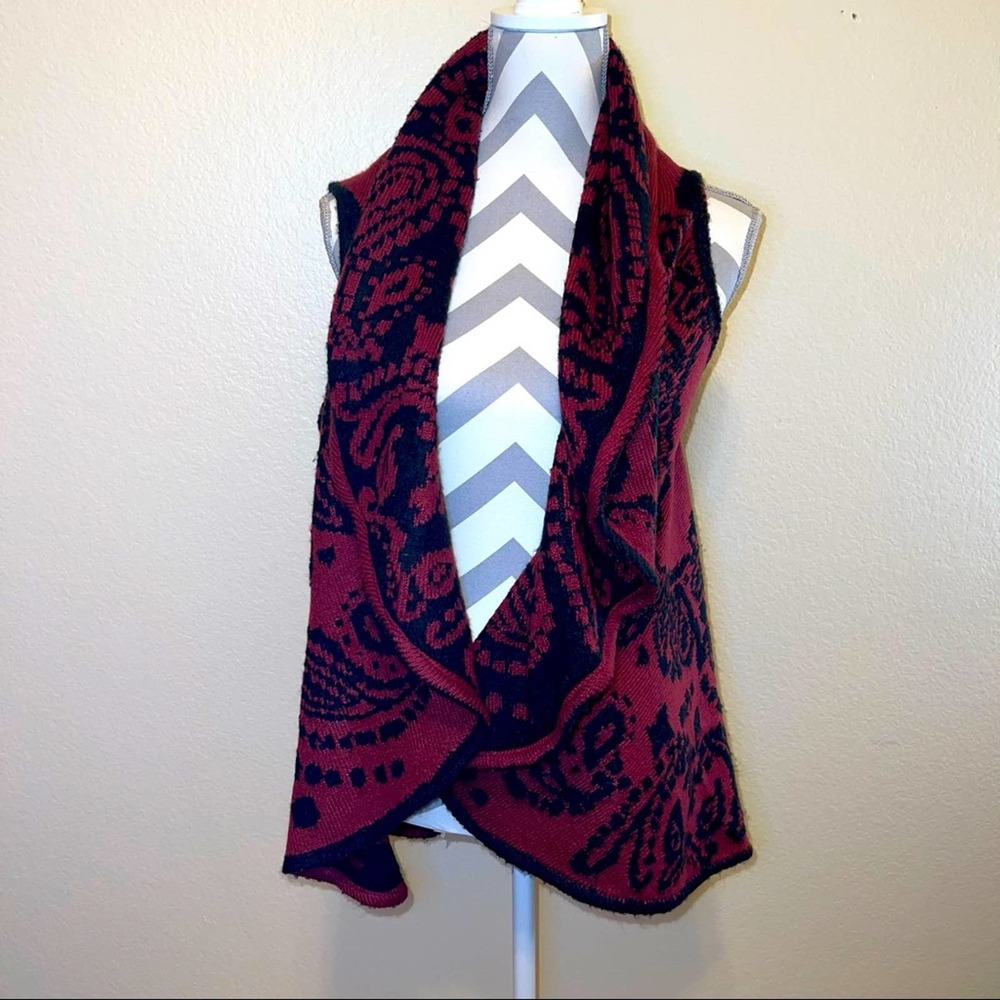 Reversible Charming Charlie Burgundy & Black Damask Open Faux Collar Vest Medium